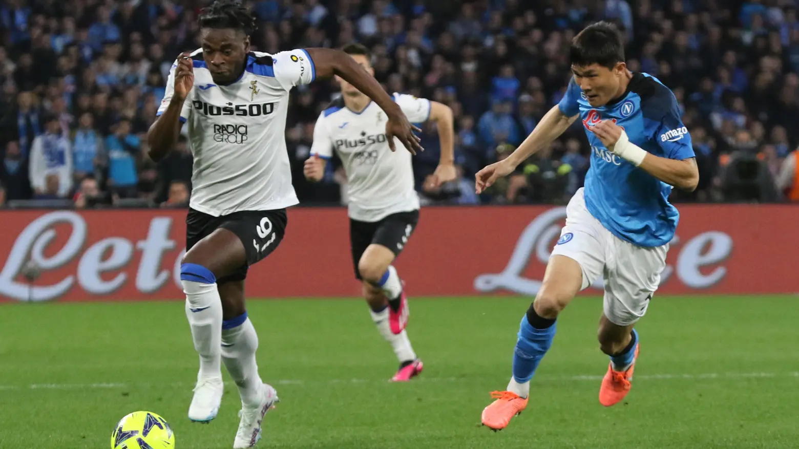 Duvan Zapata inseguito da Kim Duvan Zapata inseguito da Kim
