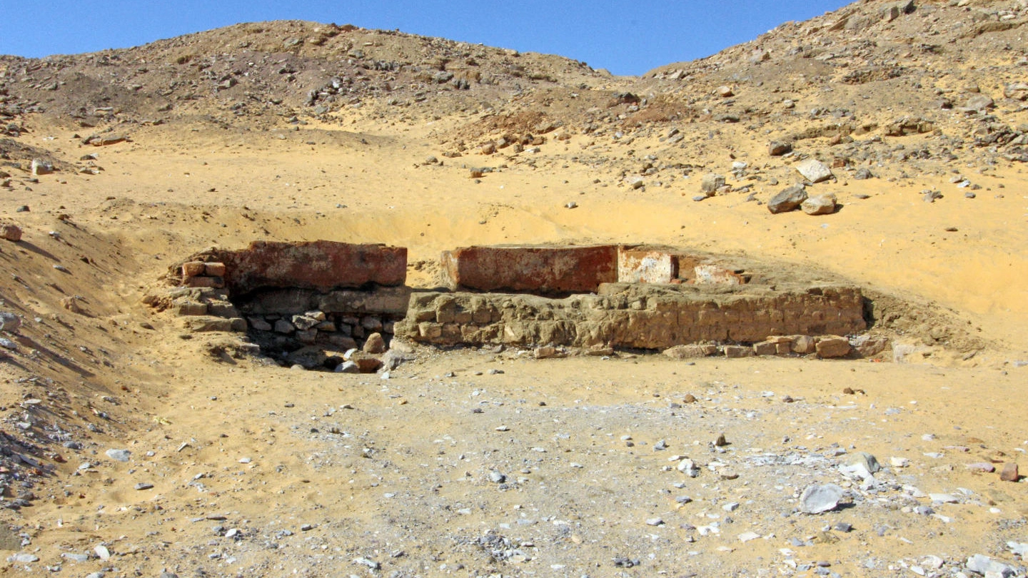 L'ingresso della tomba scoperta ad Assuan