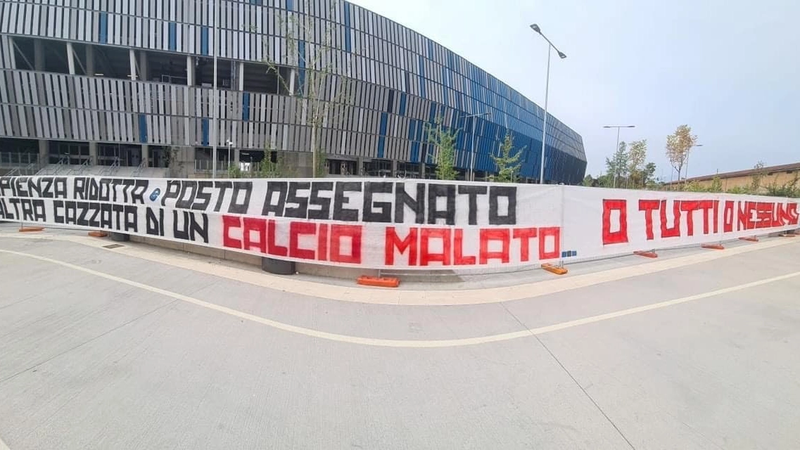 striscione protesta ultras Atalanta