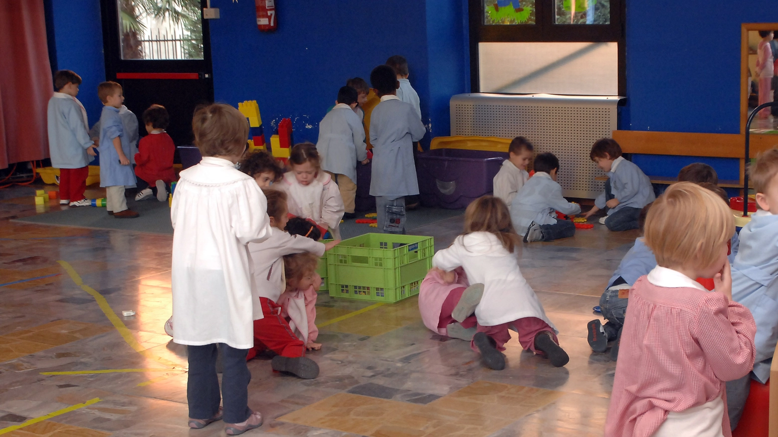 Bimbi all'asilo nido Bimbi all'asilo nido