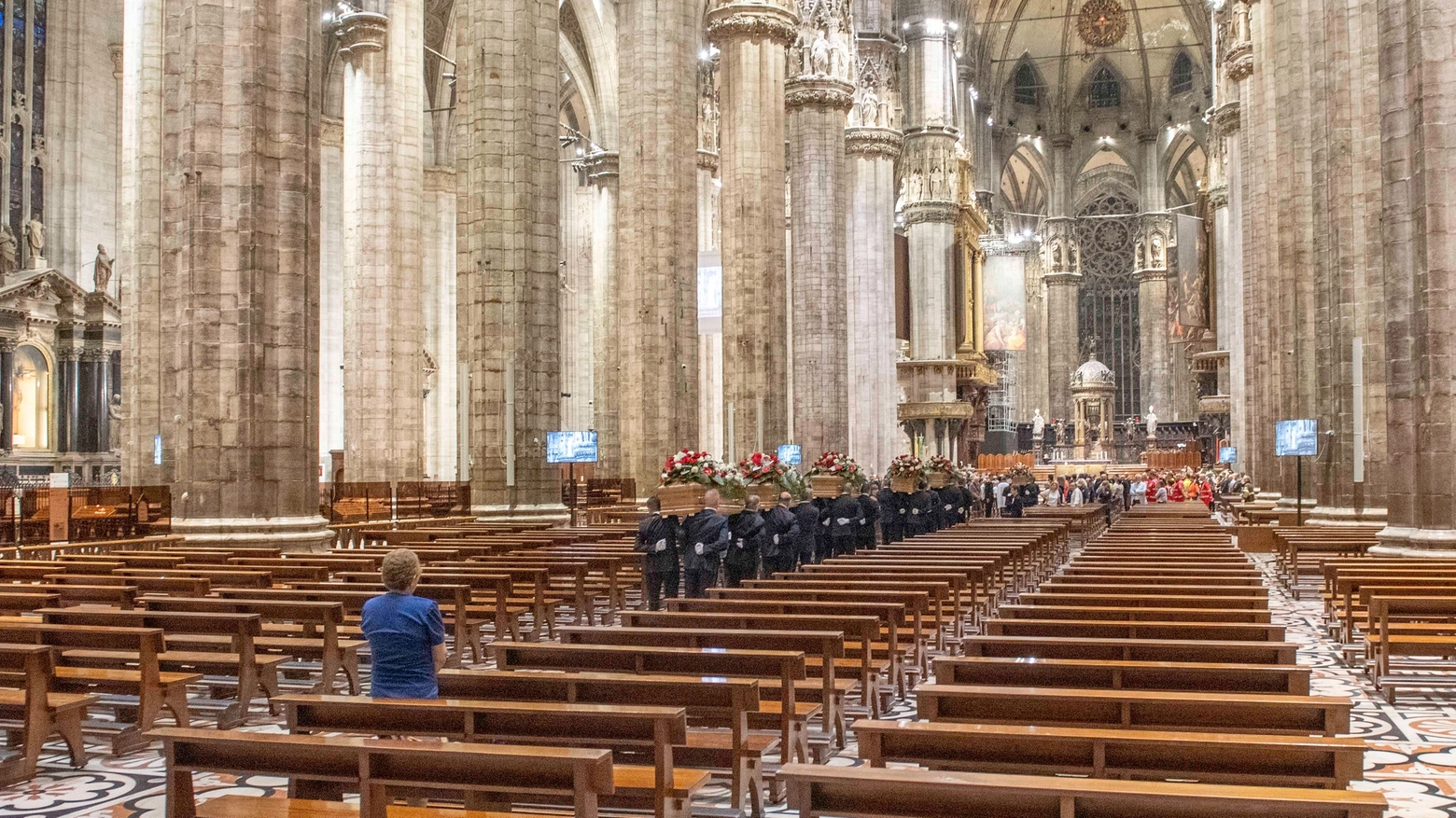 Le bare in un Duomo deserto