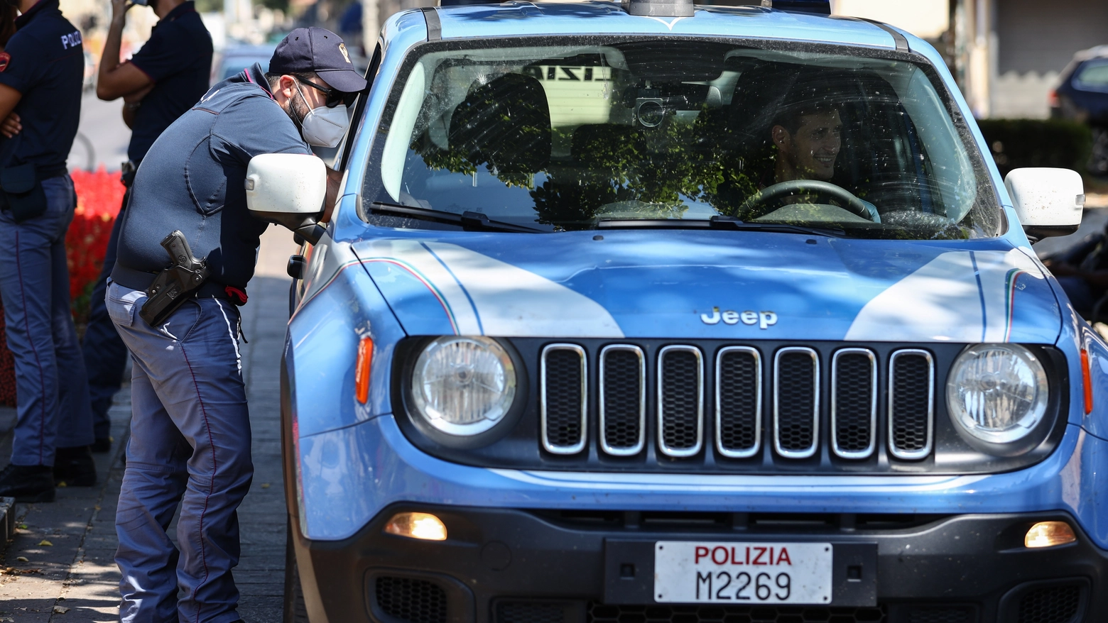 La coppia di spacciatori è stata arrestata dagli agenti di polizia