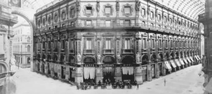 Galleria Vittorio Emanuele: caffè, botteghe e strilloni ."Oggi è sempre più dei turisti"