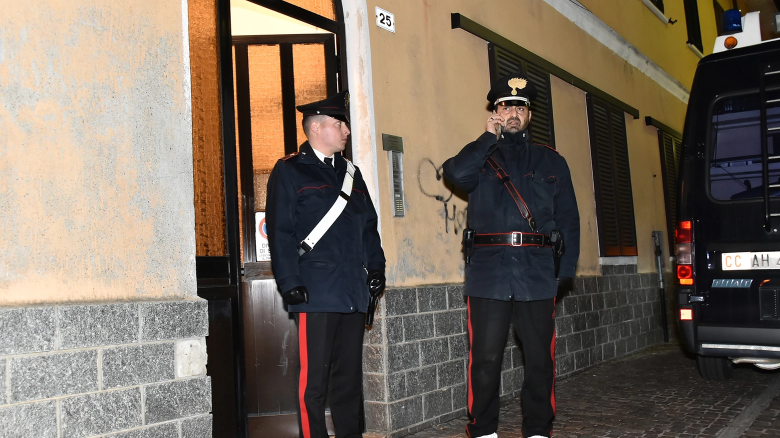 Carabinieri sul luogo dell'omicidio a Parabiago