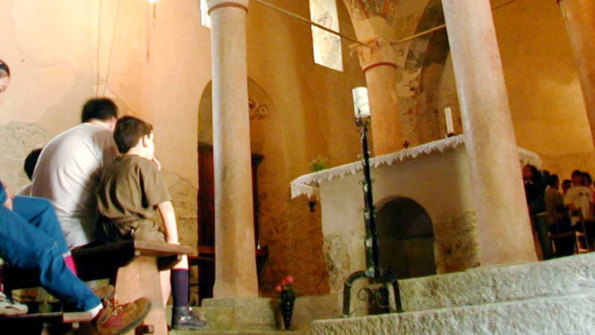L’antico monastero sorge nei boschi alle pendici del Monte Cornizzolo