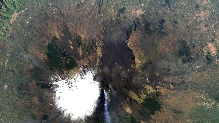 L'eruzione dell'Etna dal satellite Prisma