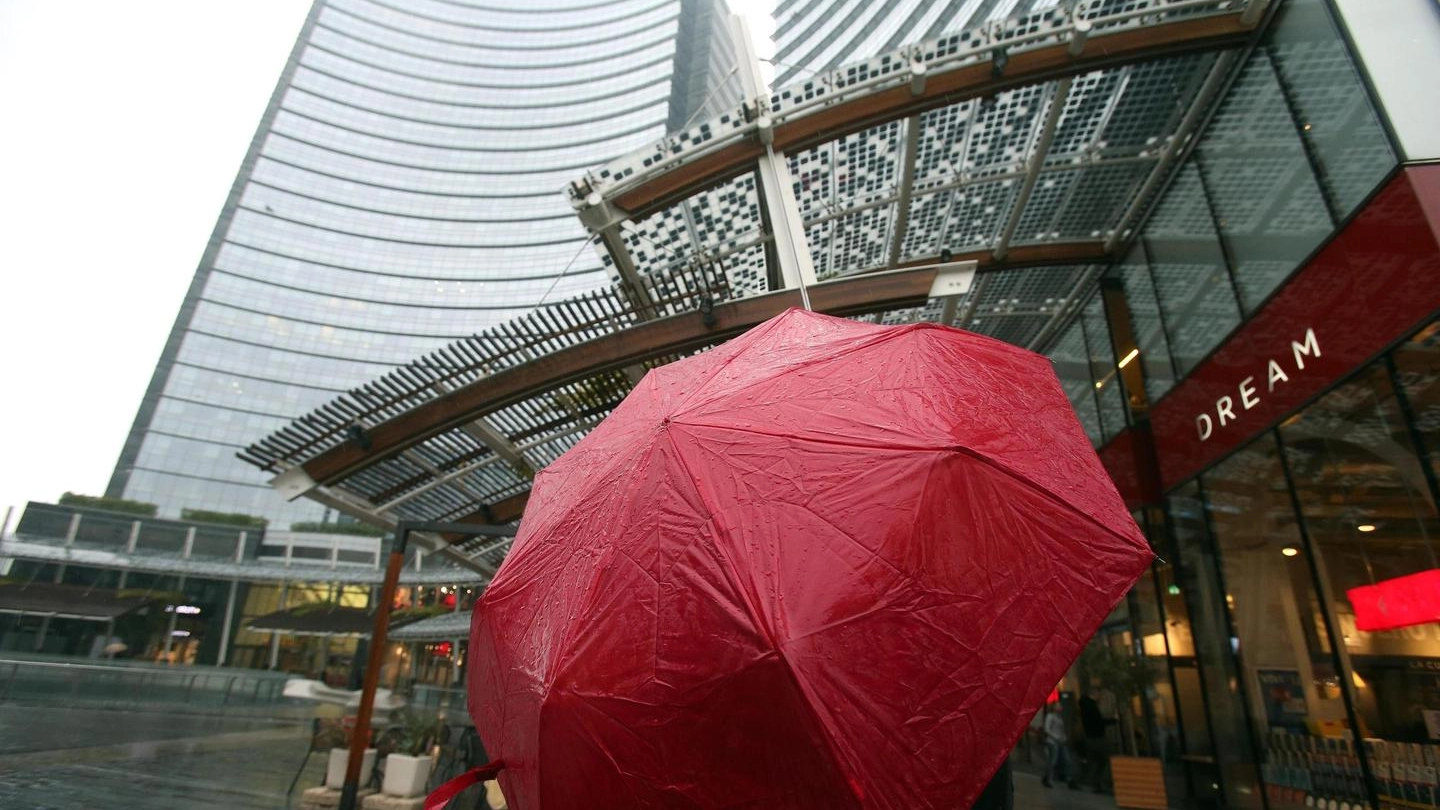 Pioggia e temporali da giovedì a sabato poi il meteo migliora