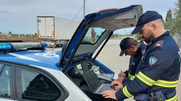 Fuga dopo l’incidente con una donna ferita È caccia al suv pirata