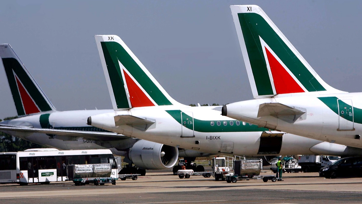 Alitalia ha cancellato quasi 130 voli solo oggi