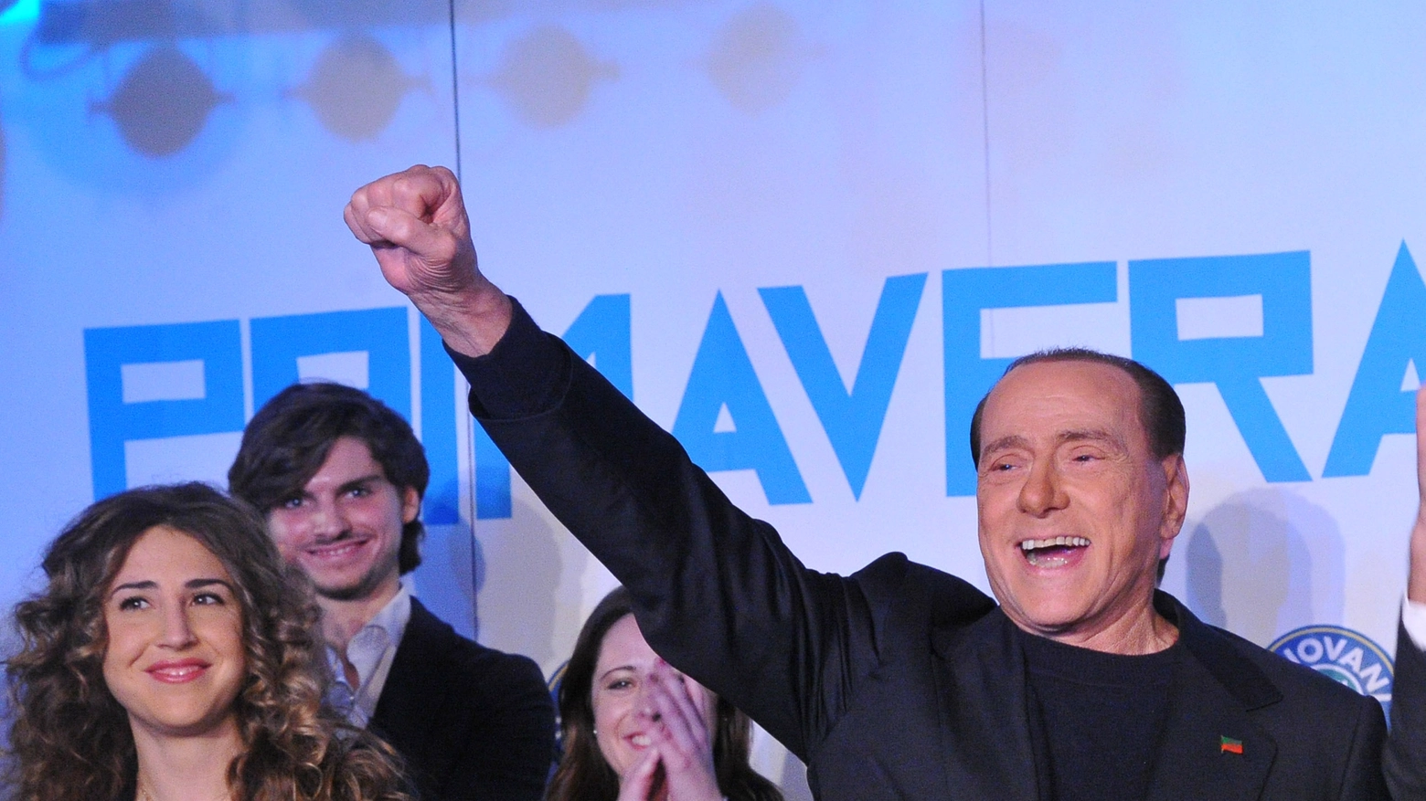 Silvio Berlusconi in corso Como (Newpress)