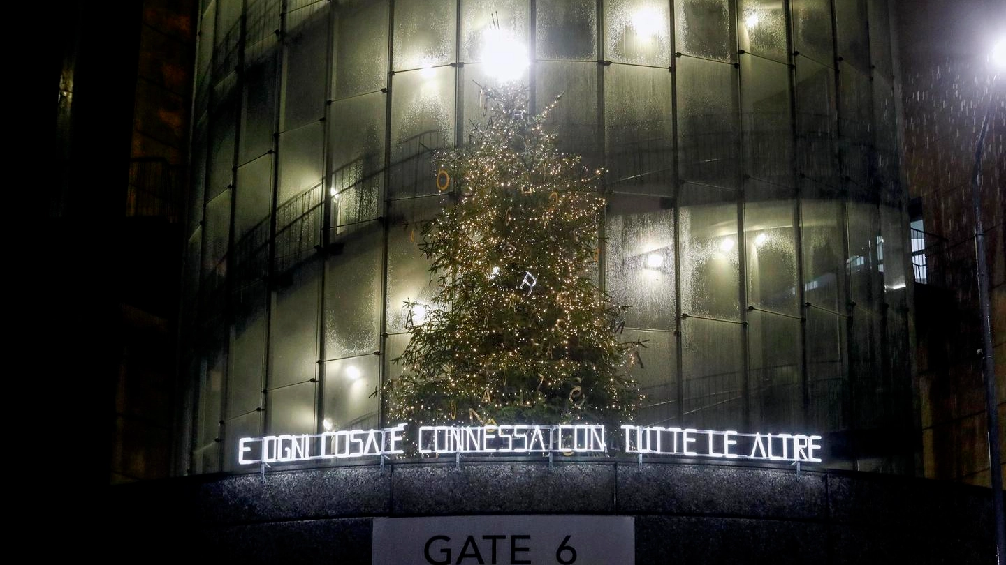 L'albero di Natale all'ospedale Fiera Milano