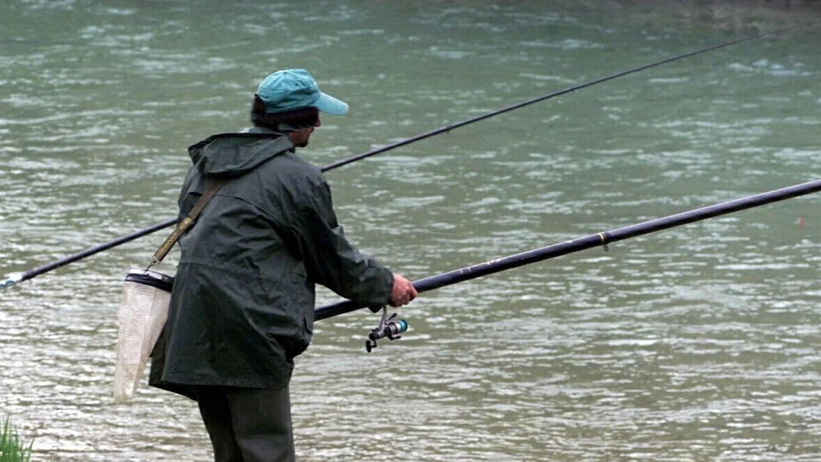 Un pescatore in azione