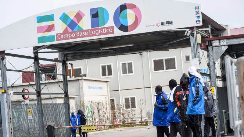 Campo Base Expo, polemica sull'accoglienza dei migranti