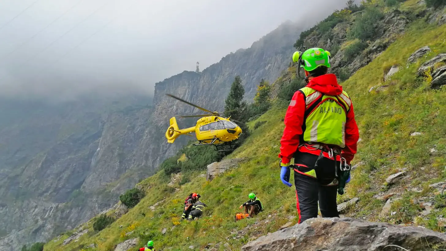Soccorso alpino (foto di repertorio) Soccorso alpino (foto di repertorio)
