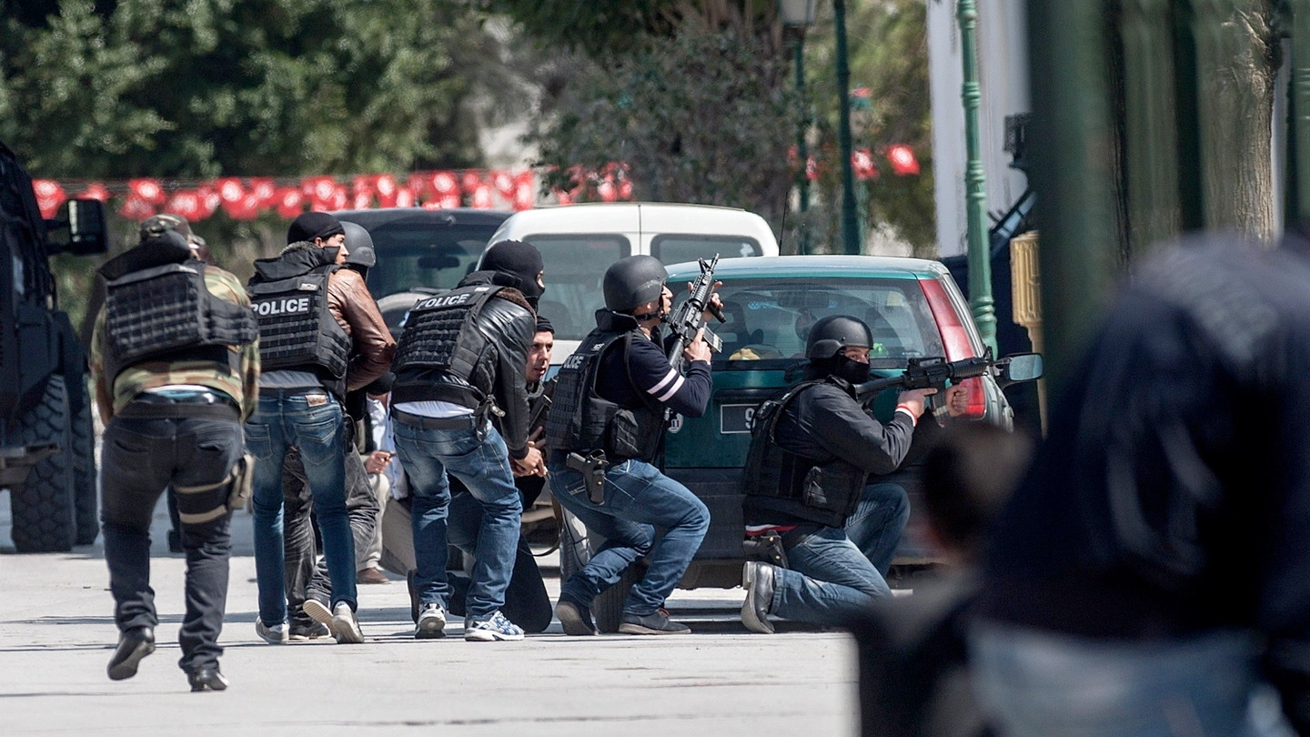 Tunisi, il blitz per liberare gli ostaggi (LaPresse)