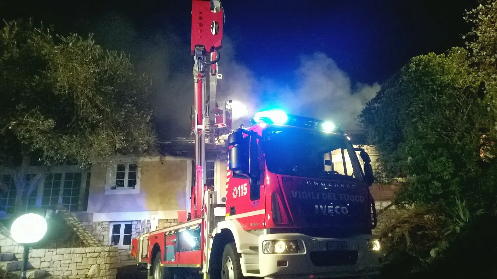 Incendio in via della Pendolina: donna trovata morta dai vigili del fuoco