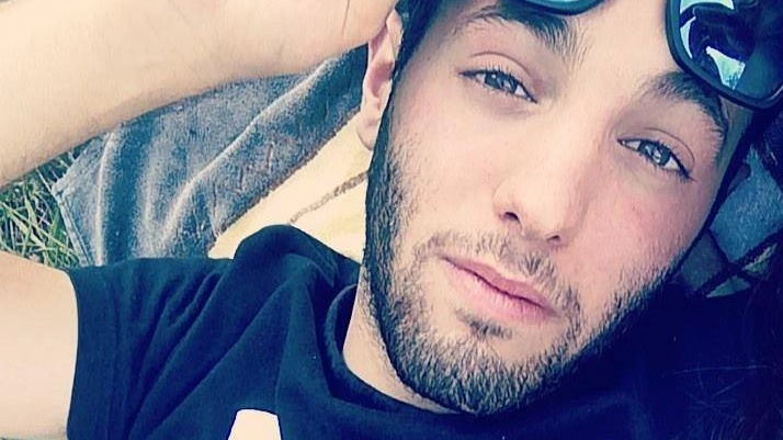 Pugnalata dal fidanzato mentre stava dormendo. La 21enne migliora, ha parlato con la polizia Pugnalata dal fidanzato mentre stava dormendo. La 21enne migliora, ha parlato con la polizia
