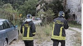 Le ricerche dei vigili del fuoco (foto di repertorio)