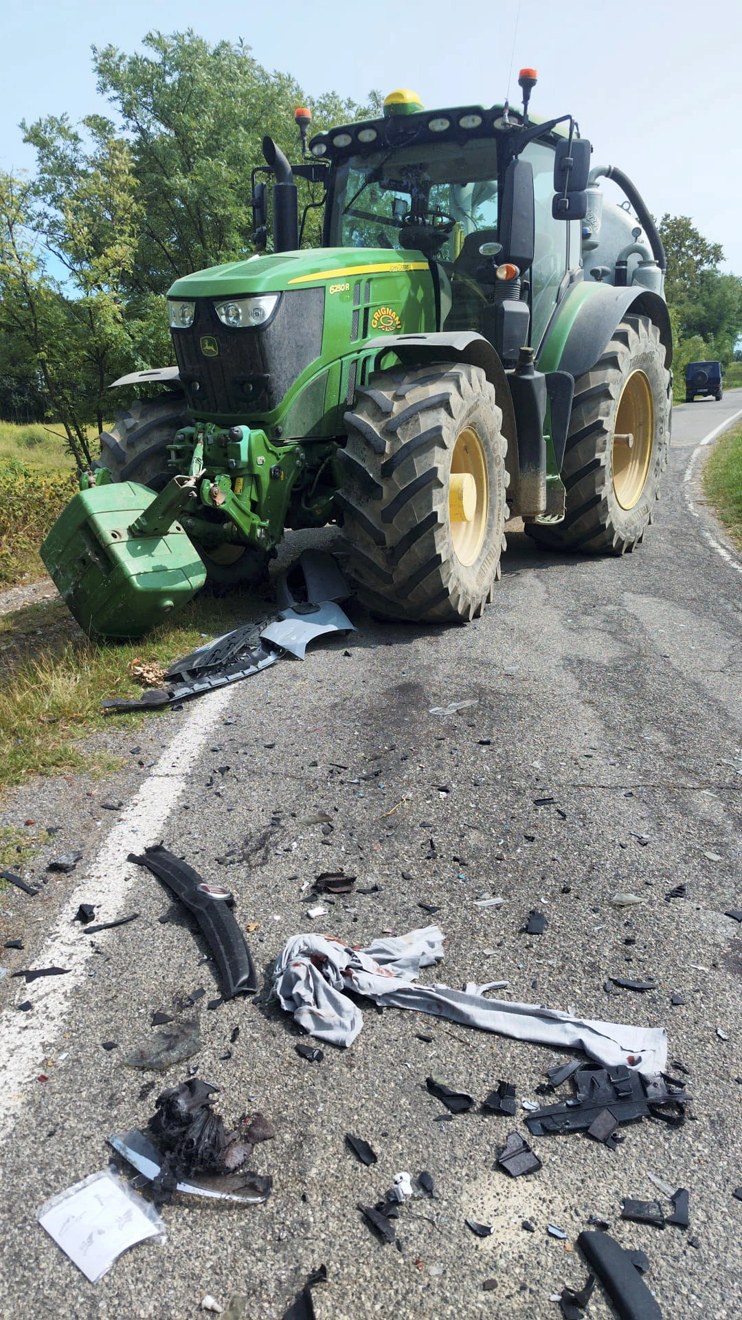 Il trattore contro cui si è schiantato il 54enne