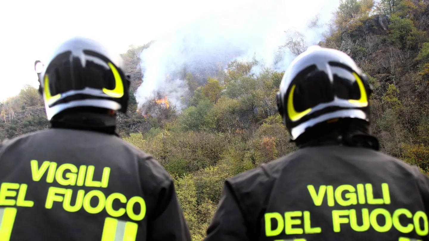 Incendio nei boschi (Foto archivio) Incendio nei boschi (Foto archivio)