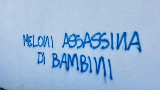 Solidarietà alla premier Meloni dopo la vergognosa scritta su un muro di Milano