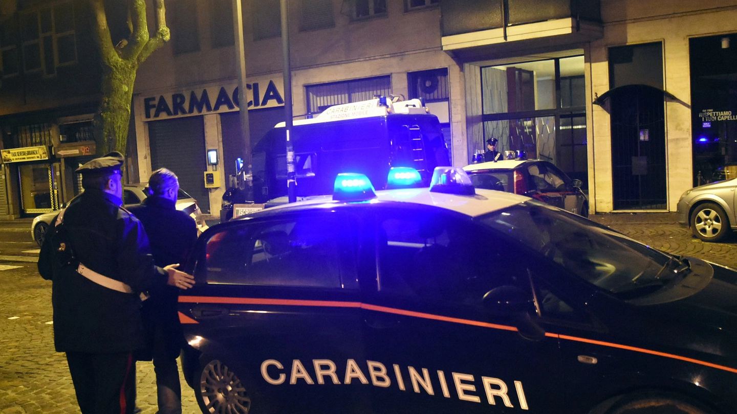 Carabinieri sul luogo dell'omicidio a Seveso