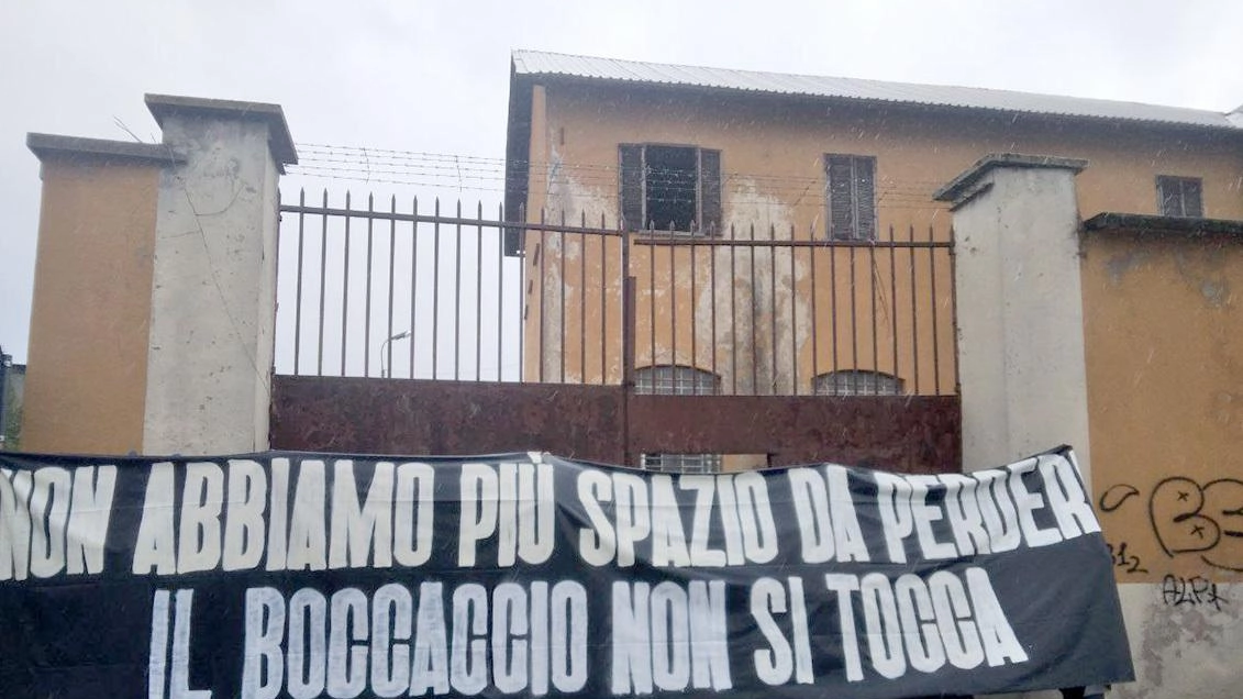 Il Boccaccio occupa ancora. Centro sociale alla Fossati Lamperti: "Non scenderemo mai a patti"
