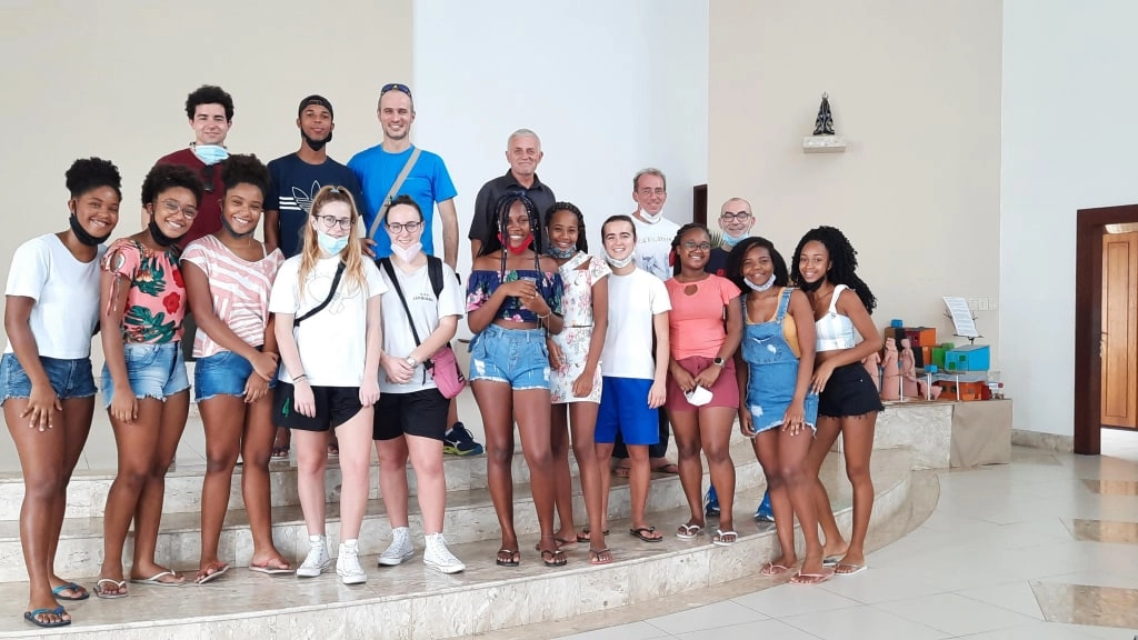 Il gruppo dei volontari cremaschi nella parrocchia brasiliana dove hanno prestato aiuto