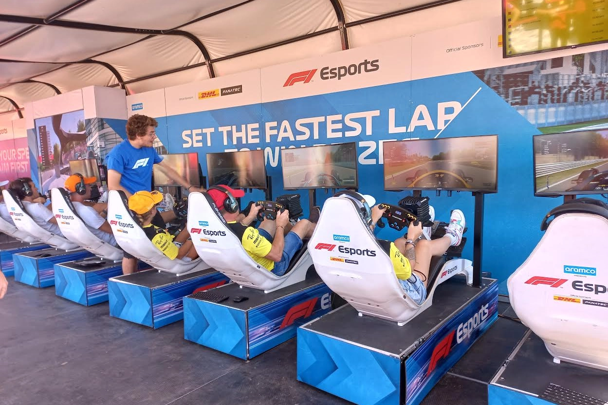 Uno stand della Fan Zone