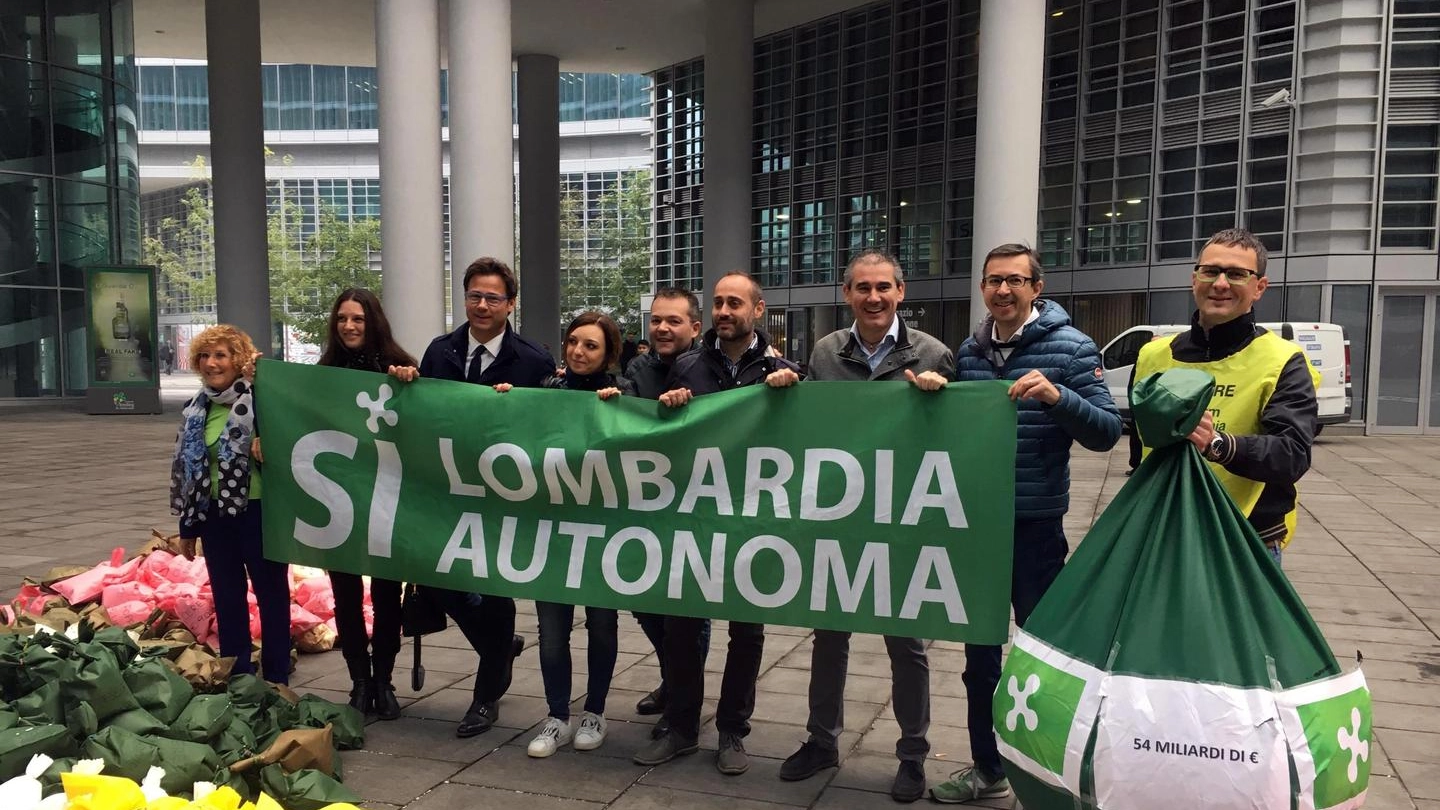 Lega Nord in piazza per il referendum autonomia Lombardia