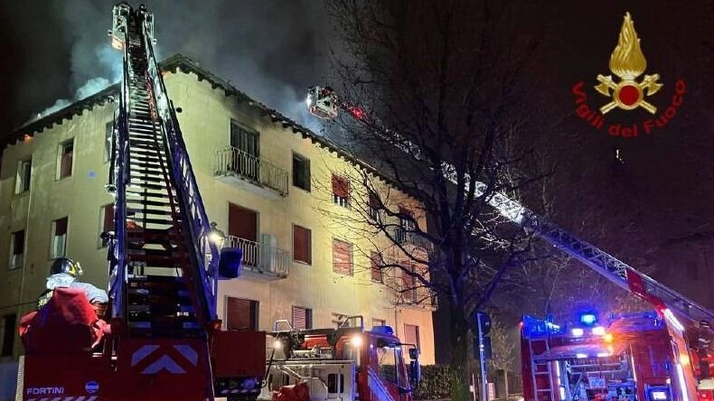 Incendio in Borgo Santa Caterina a Bergamo (Foto vigili del fuoco)