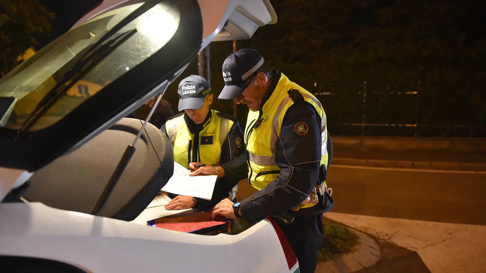 Ignora il posto di blocco Maghrebino arrestato dai ghisa legnanesi Ignora il posto di blocco Maghrebino arrestato dai ghisa legnanesi
