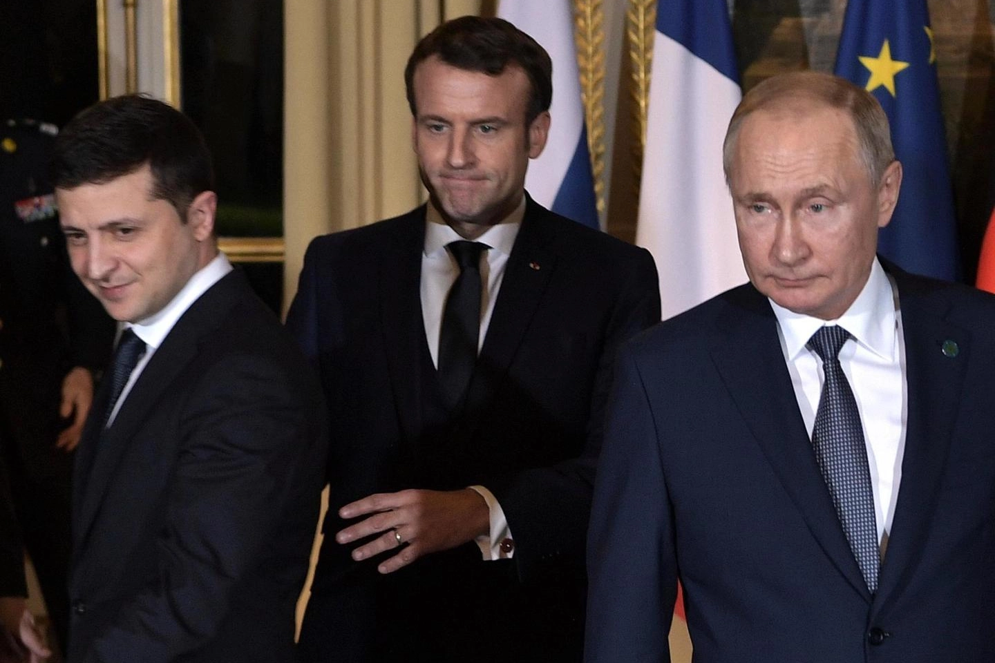 I presidenti ucraino Volodymyr Zelensky, francese Emmanuel Macron e russo Vladimir Putin