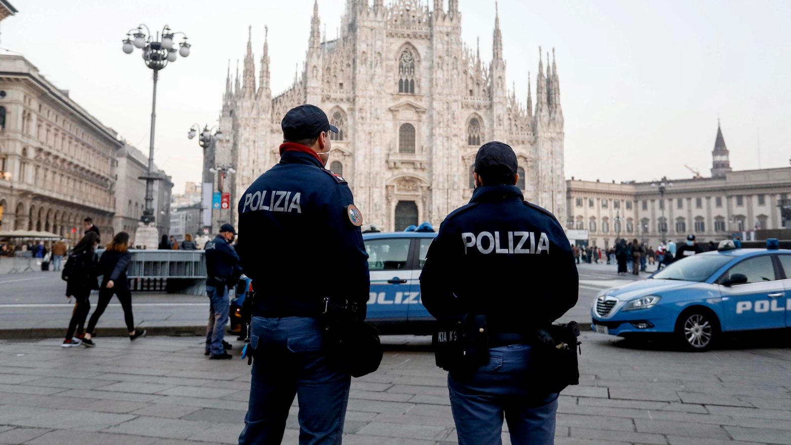 Controlli della Polizia di Stato in piazza Duomo (foto d'archivio)