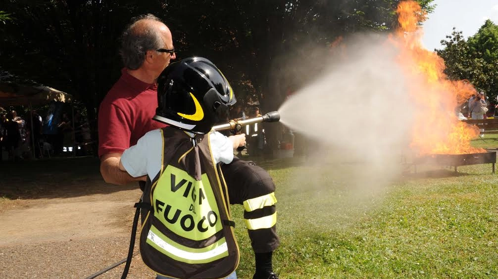 Un idrante in dotazione ai pompieri (foto di repertorio)
