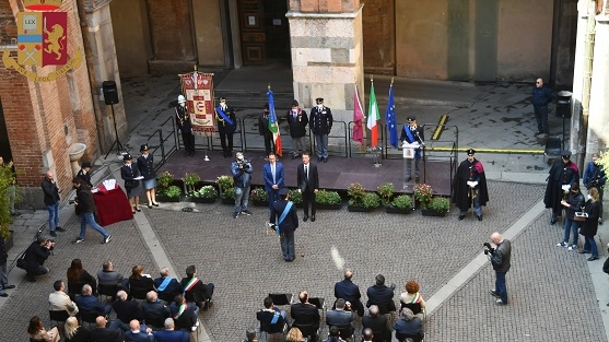 Un momento della cerimonia nel cortile Federico II