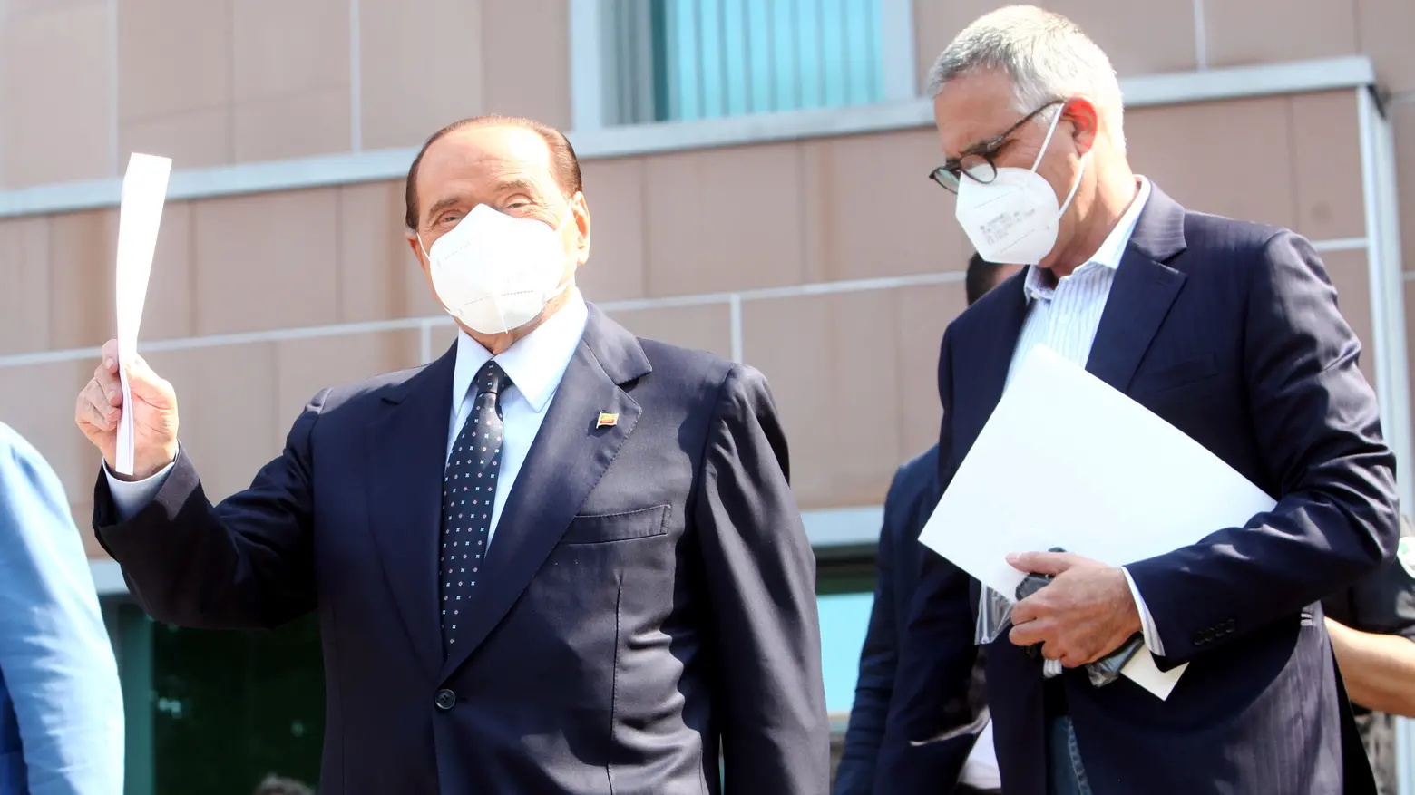 Silvio Berlusconi con il suo medico, il prof Alberto Zangrillo (Imagoeconomica)