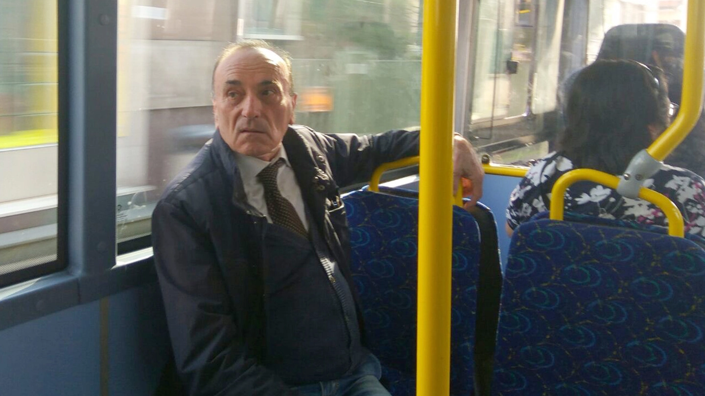 Il sindaco Alberto Centinaio in autobus