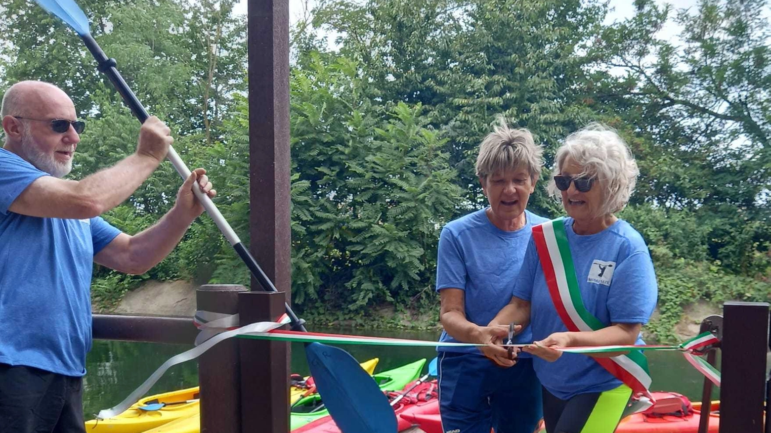 Taglio del nastro del pontile dei kayak a Lainate sul Canale Villoresi
Taglio del nastro del pontile dei kayak a Lainate sul Canale Villoresi