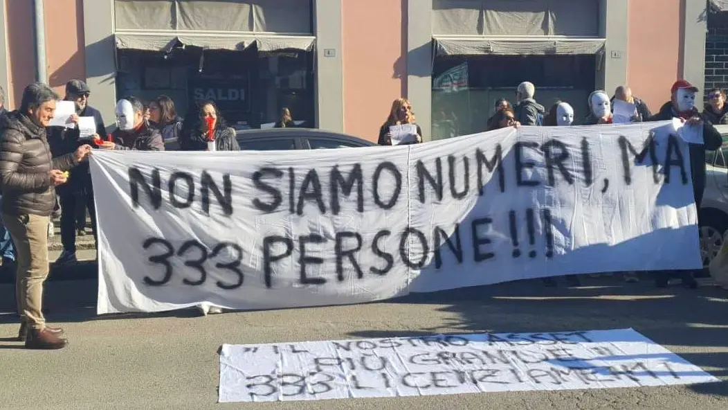 La protesta alla Sofar-Alfasigma di Trezzano Rosa La protesta alla Sofar-Alfasigma di Trezzano Rosa