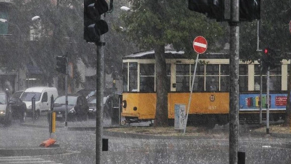 Nel capoluogo lombardo si registrano forti rovesci e piccoli allagamenti diffusi (foto d'archivio)