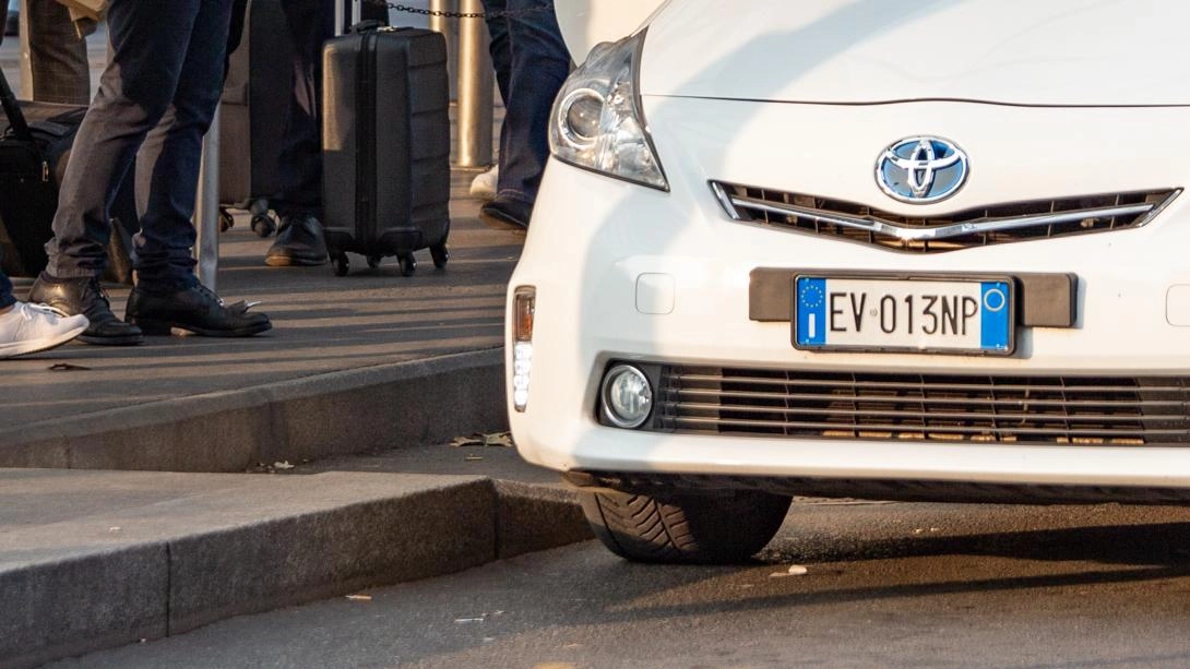 La partita dei taxi. L’Antitrust al Comune: "Aumentare le licenze. Il 20% in più non basta" La partita dei taxi. L’Antitrust al Comune: "Aumentare le licenze. Il 20% in più non basta"
