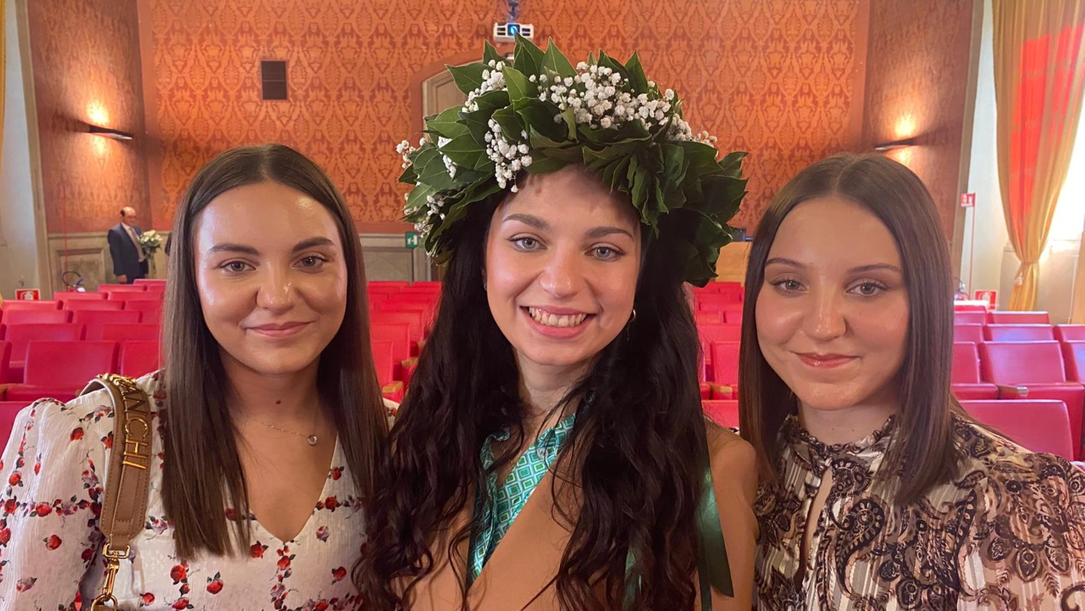 Le gemelle Cornale durante la proclamazione Le gemelle Cornale durante la proclamazione