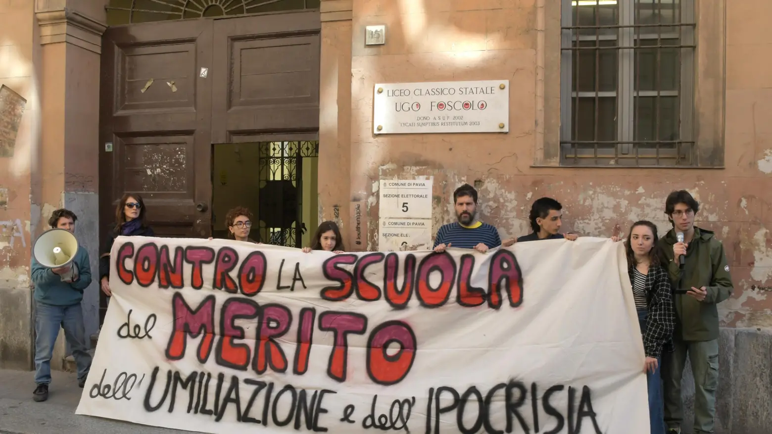 No alla scuola del merito  Il Foscolo attende il ministro