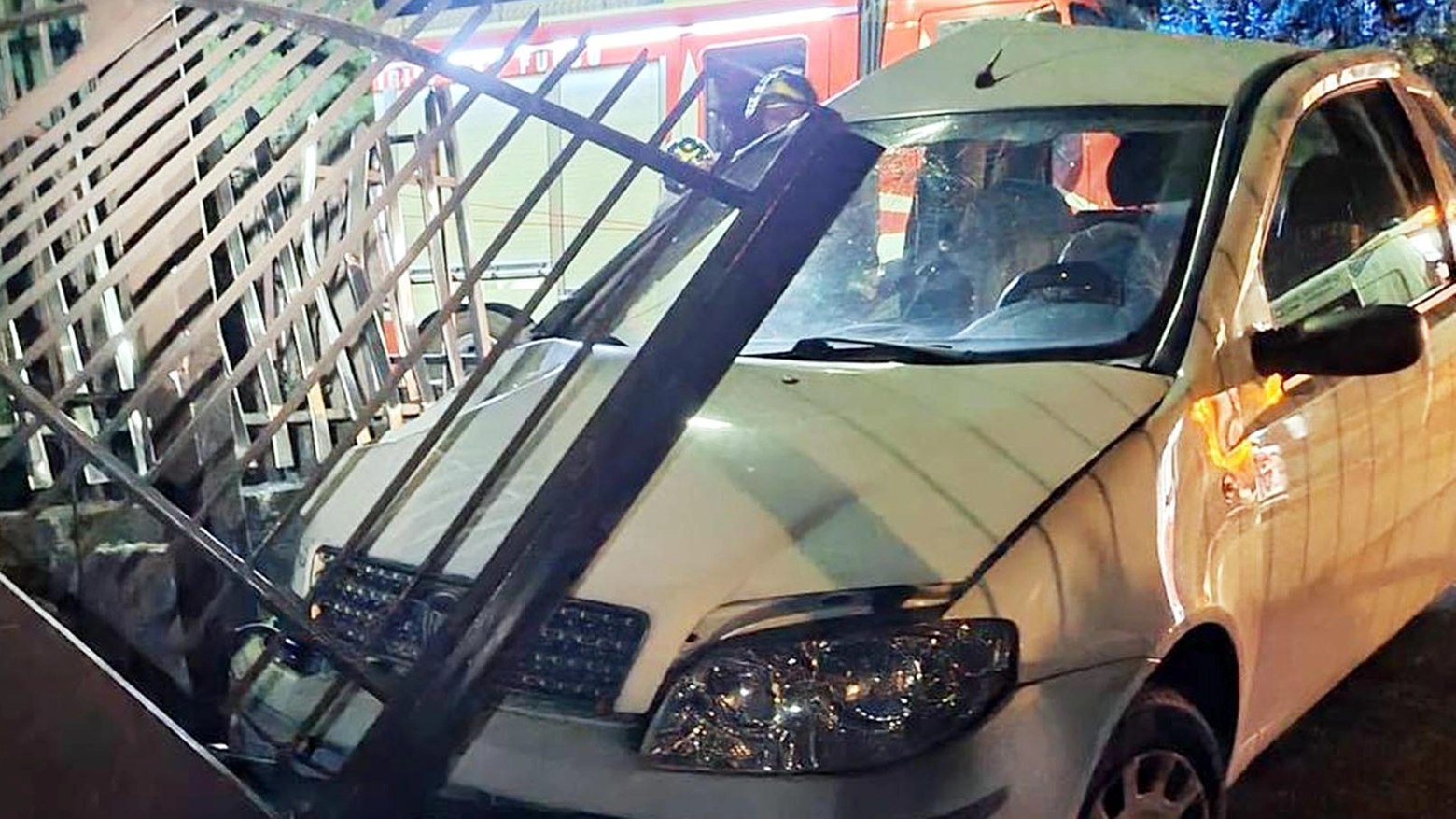 Contro il cancello dei vicini: è grave Contro il cancello dei vicini: è grave
