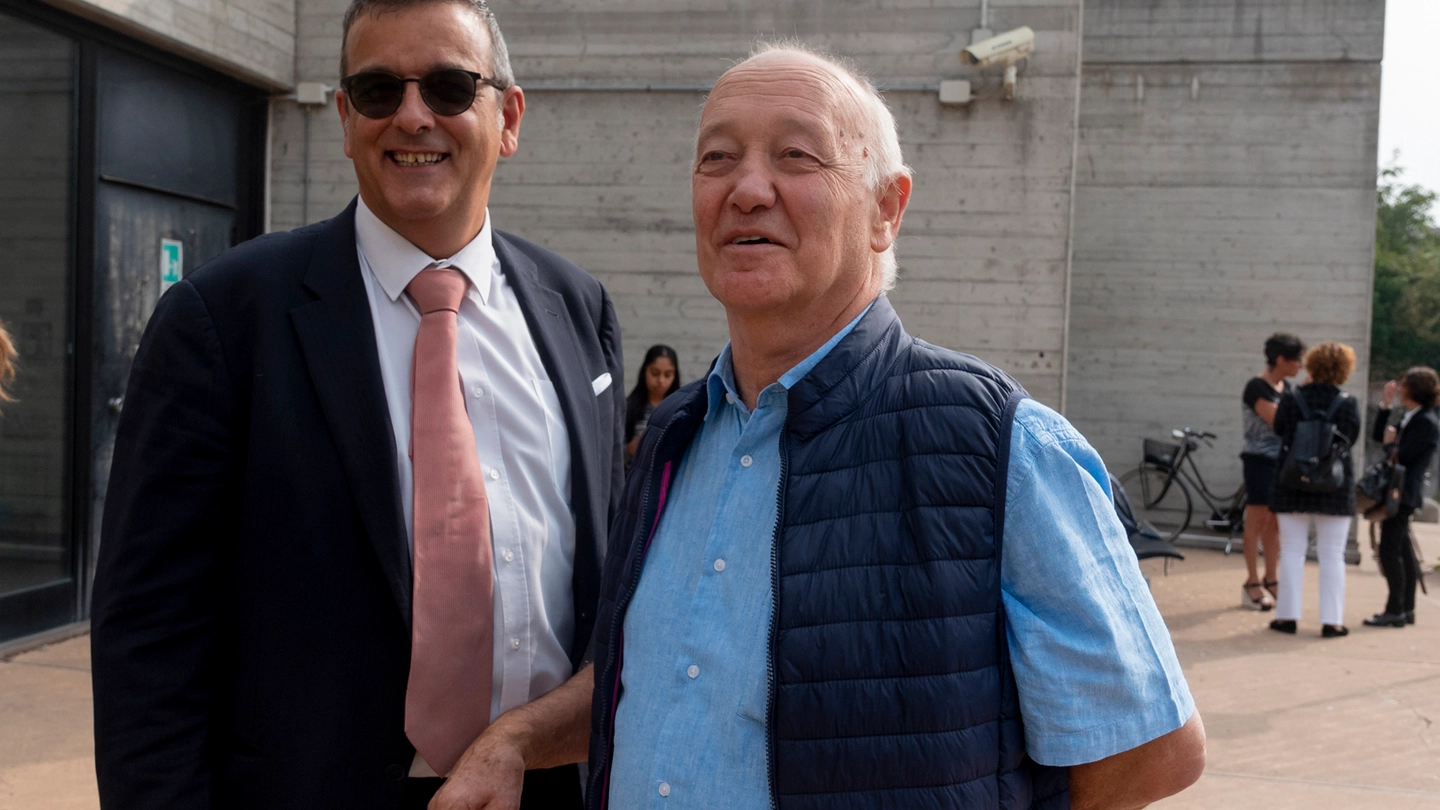 Da sinistra, il difensore Vincenzo Stochino  e il ristoratore Mario Cattaneo 