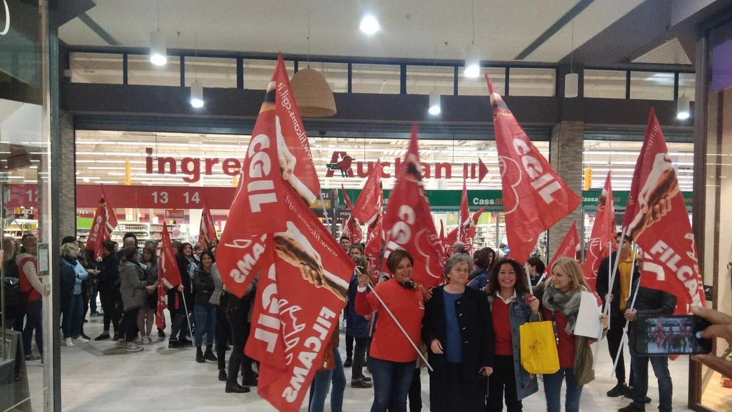 Una recente protesta per la fusione Auhan Conad