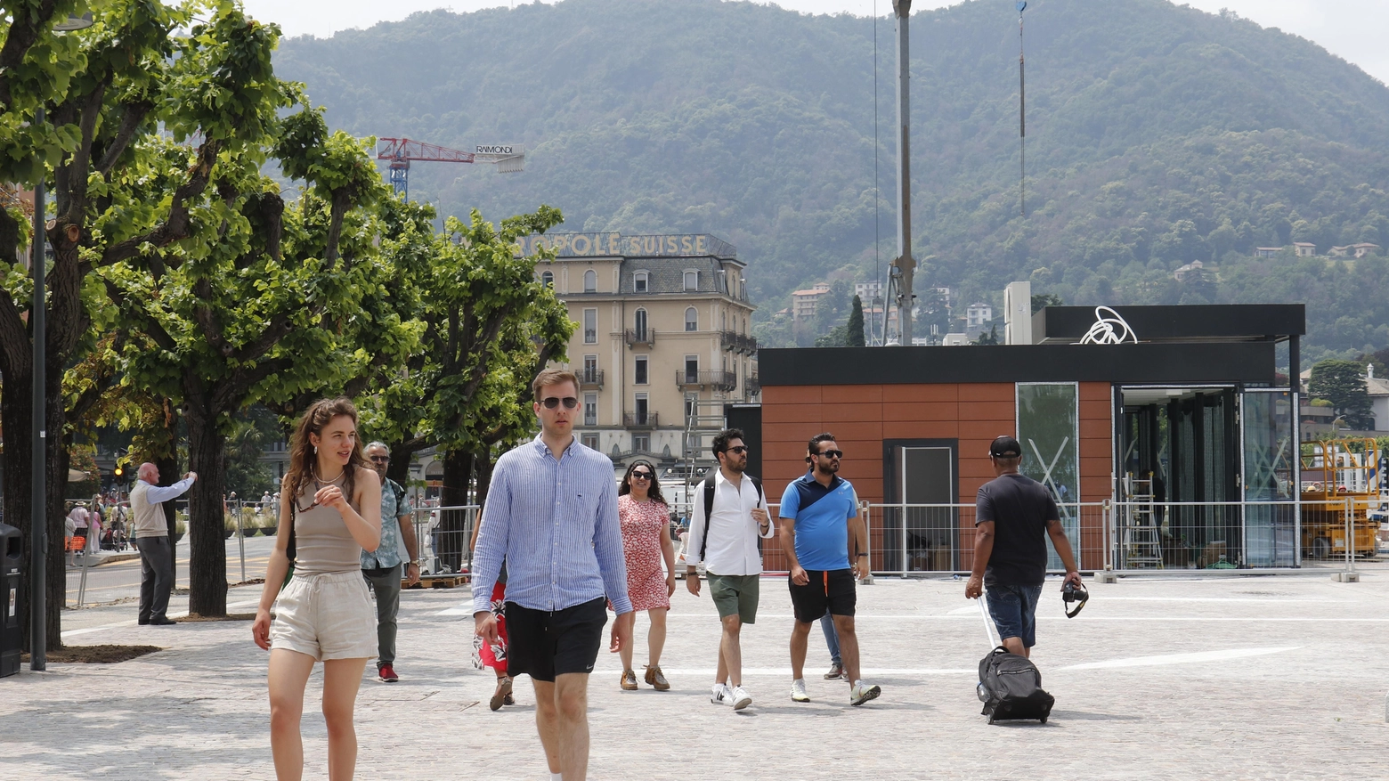 Meglio tardi che mai   Primo tratto di lungolago  al taglio del nastro  E piazza pronta entro l’anno