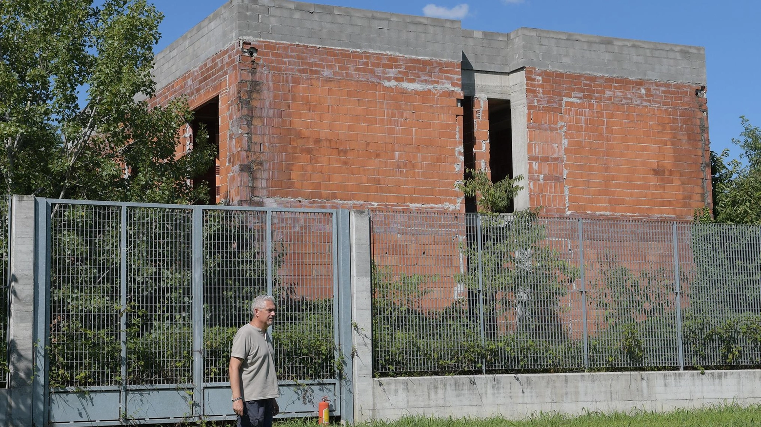 Inzago, la caserma fantasma "Cantiere abbandonato rischio igienico-sanitario" Inzago, la caserma fantasma "Cantiere abbandonato rischio igienico-sanitario"