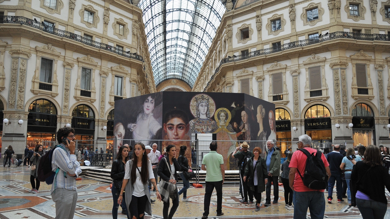 Milano XL, installazione nella Galleria Vittorio Emanuele 